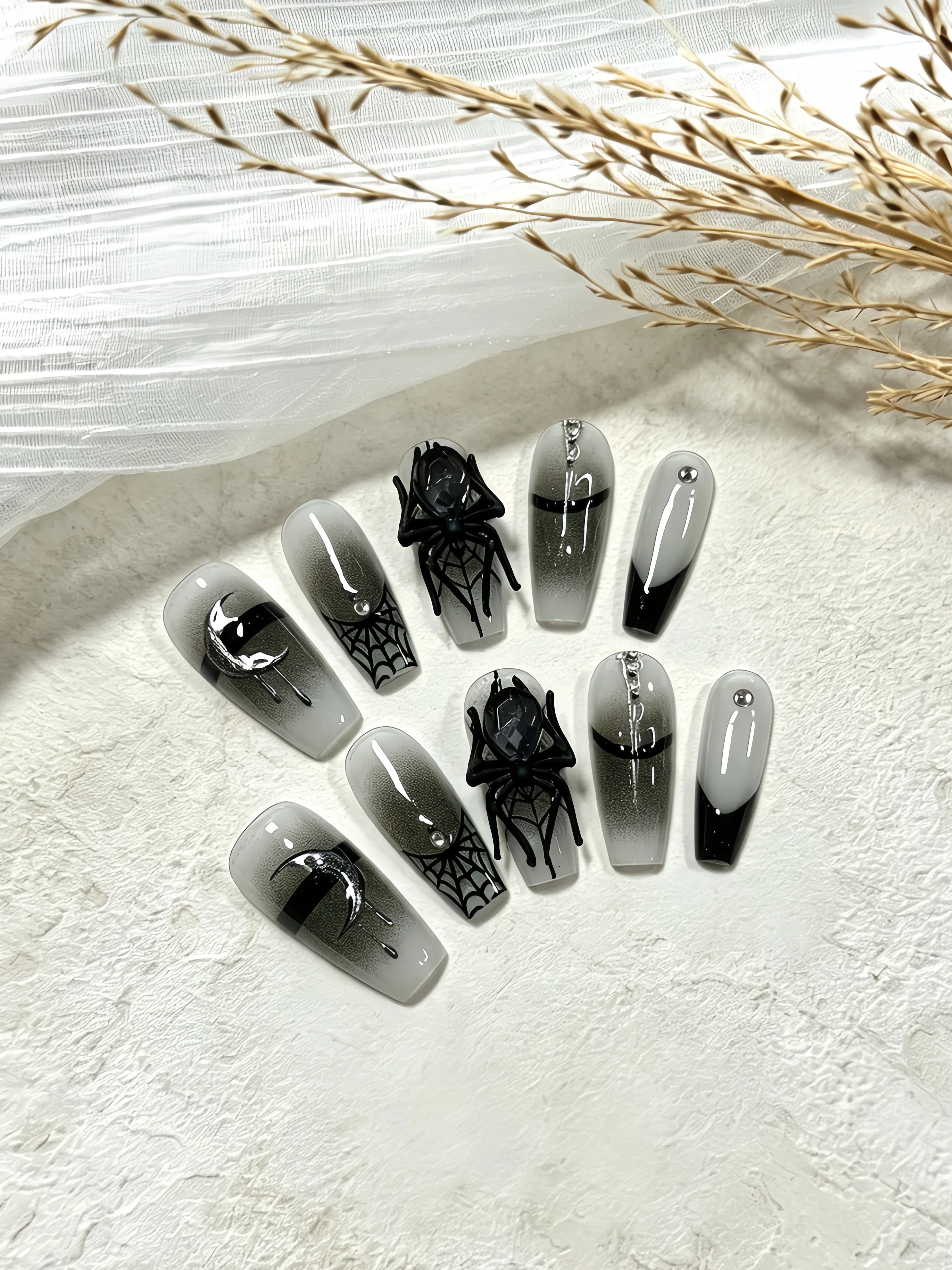 Nail Art Gothic - 10 Medium-Length Trapezoidal Press-On Nails, Liquid