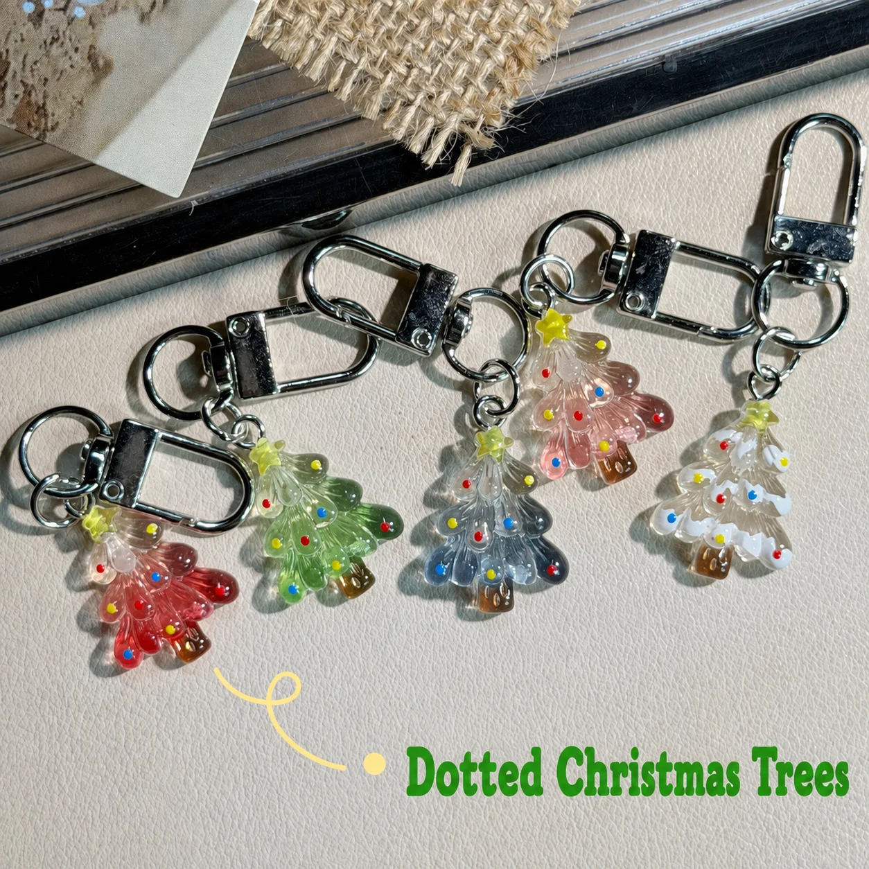 Cute Christmas Theme Resin Keychain Translucent Christmas Tree Pendant Backpack Charm Key Chain Small Holiday Gift For Students
