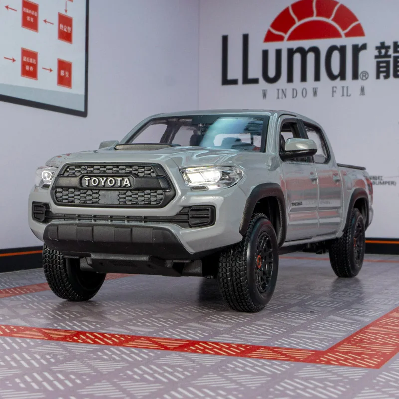 

Maisto 1:27 Simulation Toyota Tacoma 2023 Alloy Pickup Transport Vehicle Model doors on both sides that can be opened