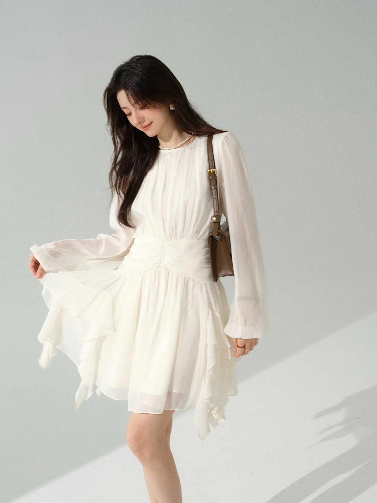 Gaun Midi Chiffon Lengan Panjang Elegan, Lembut, dan Bergaya dengan Desain Ruffle Prancis, Pinggang Ramping, dan Potongan Feminin untuk Wanita