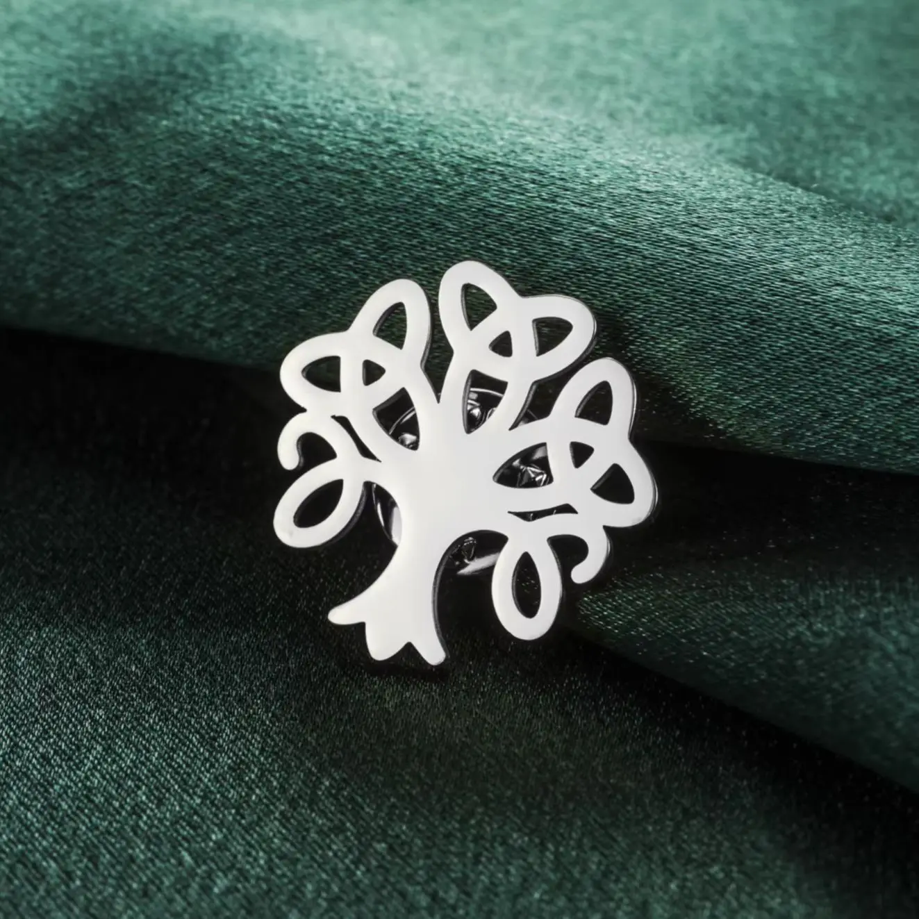 LIKGREAT Brosche mit keltischem Lebensbaum für Damen und Herren, Edelstahl-Pin, Triquetra, irischer Glücksschutz, Schmuck, Werbegeschenke