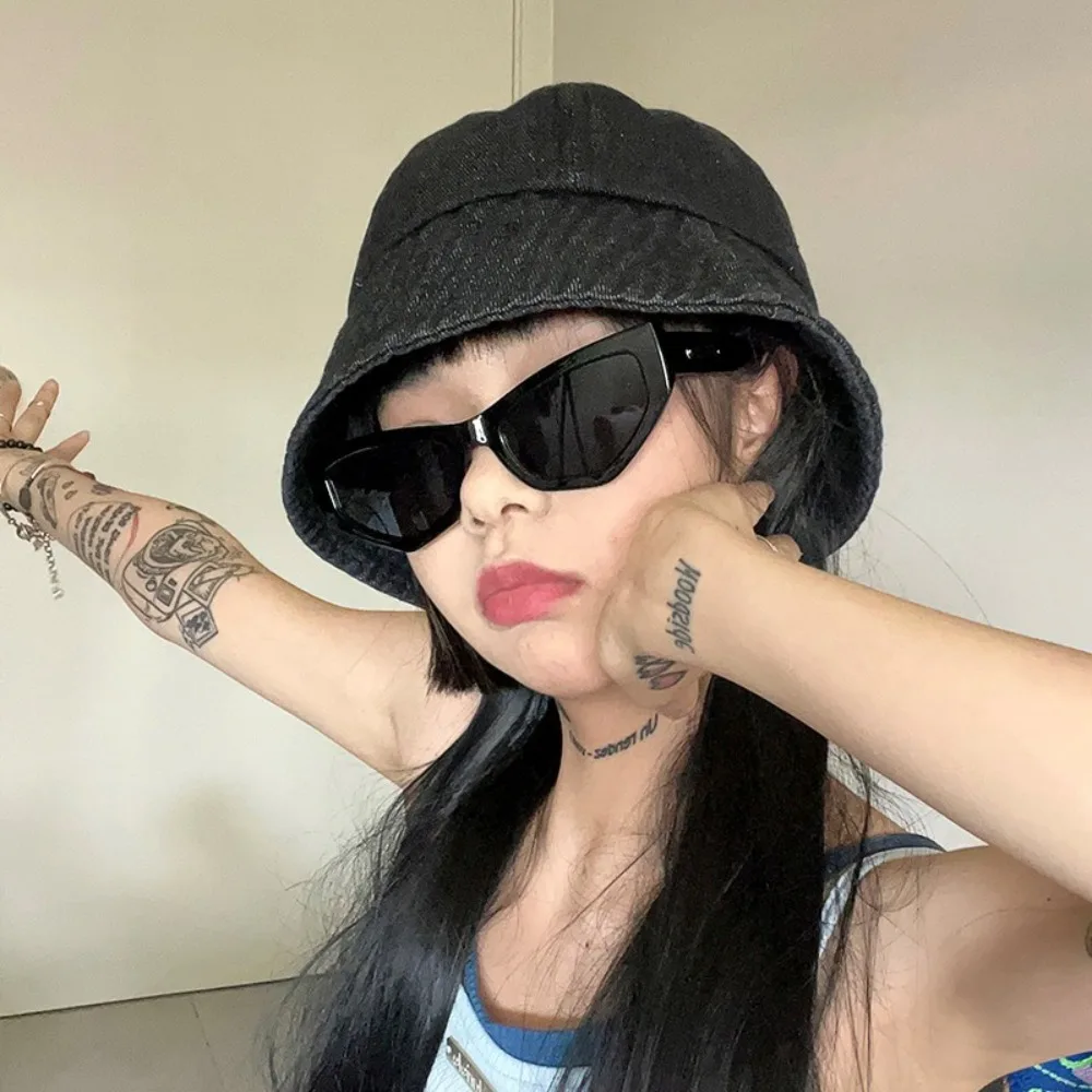 قبعات دلو من قماش الدنيم الناعم خفيفة الوزن واسعة الحواف قبعة صياد ريترو أزرق أسود للحماية من الشمس قبعة حوض رياضية #2