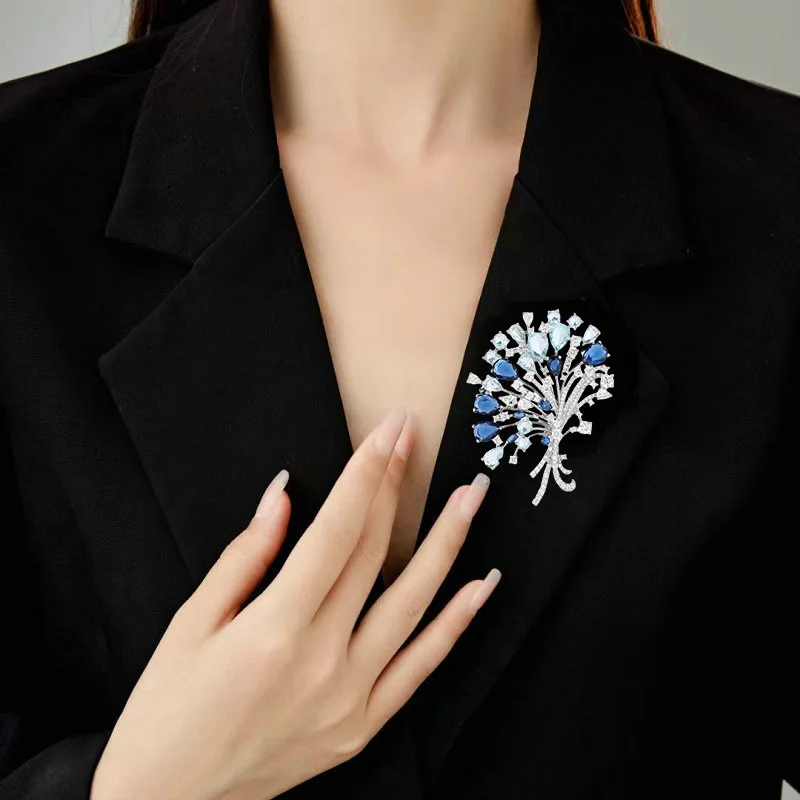 High-end, exquisite and creative bouquets, brooches, niche luxury, versatile suit jackets and fashionable accessories