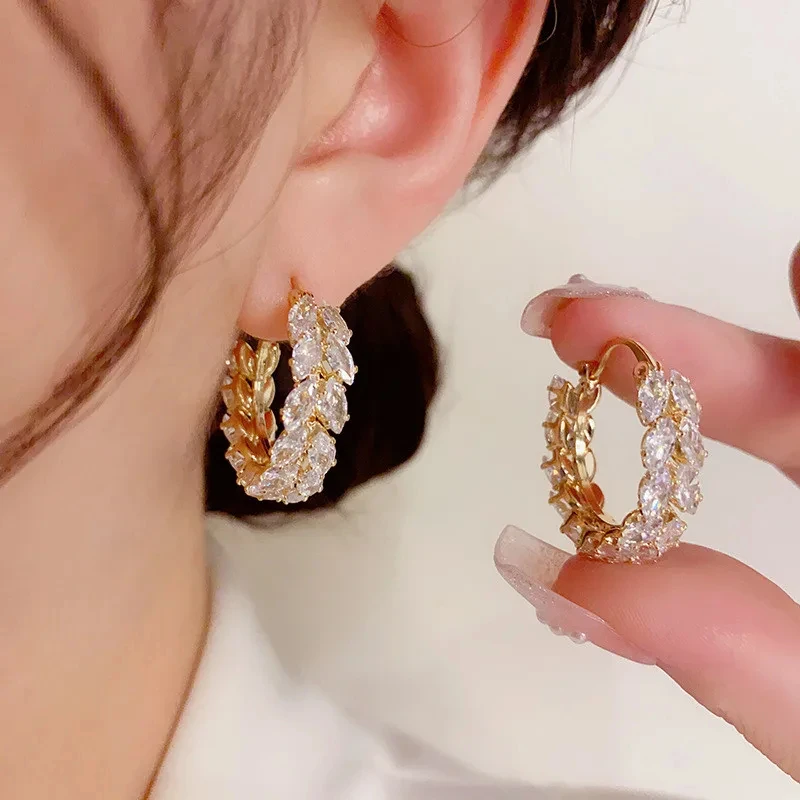 Blattförmige Creolen, luxuriöse, glänzende Ohrringe mit Zirkonia, Weizen-Metall-Ohrringe für Damen, modischer Partyschmuck, Accessoires