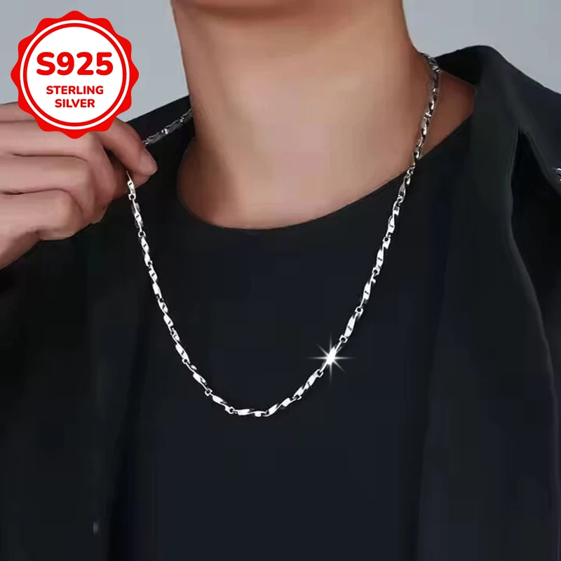 

Мужское колье из серебра 925 пробы в стиле Мёбиуса – изящный ювелирный подарок для мужчин, который можно носить на ежедневных встречах.