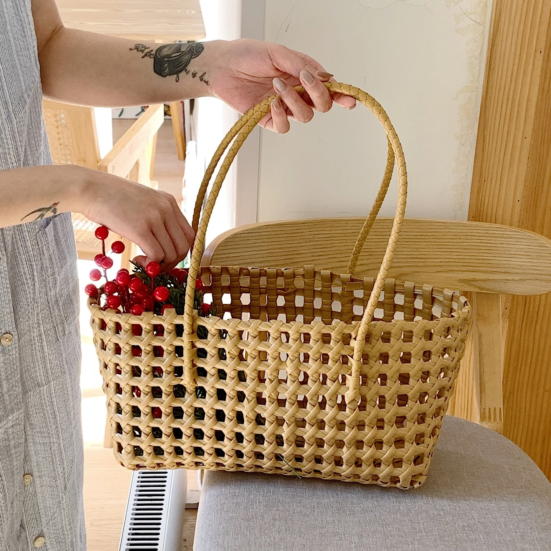 

Handbag Hollowed Out Woven Vegetable Basket 2025 New Commuting Tote Hand-Held Armpit Bag, Beach Vacation Bag