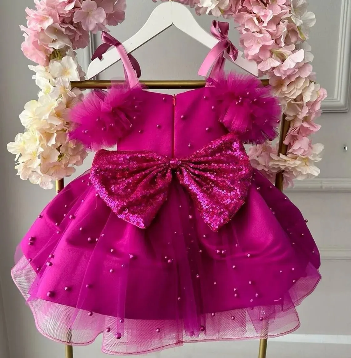 ที่กําหนดเอง Rose ดอกไม้สีชมพูสาวชุดสําหรับงานแต่งงานลูกปัดแขนกุด Puffy ประกวดชุดเด็กวันเกิด First Communion ชุด