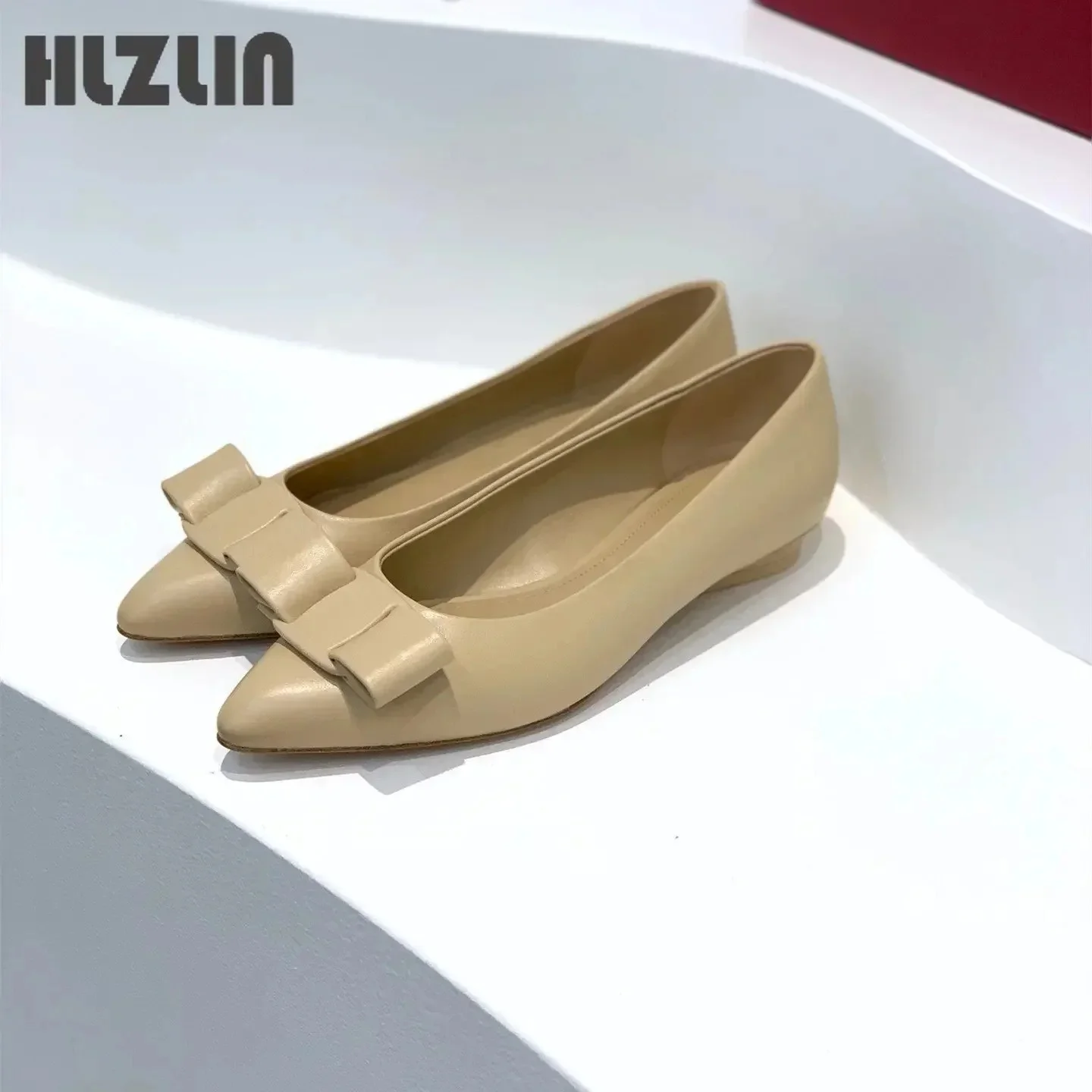 2026 new Women's leather loafers, low-heeled moccasins with bows, light ballet flats spring and autumn view 4