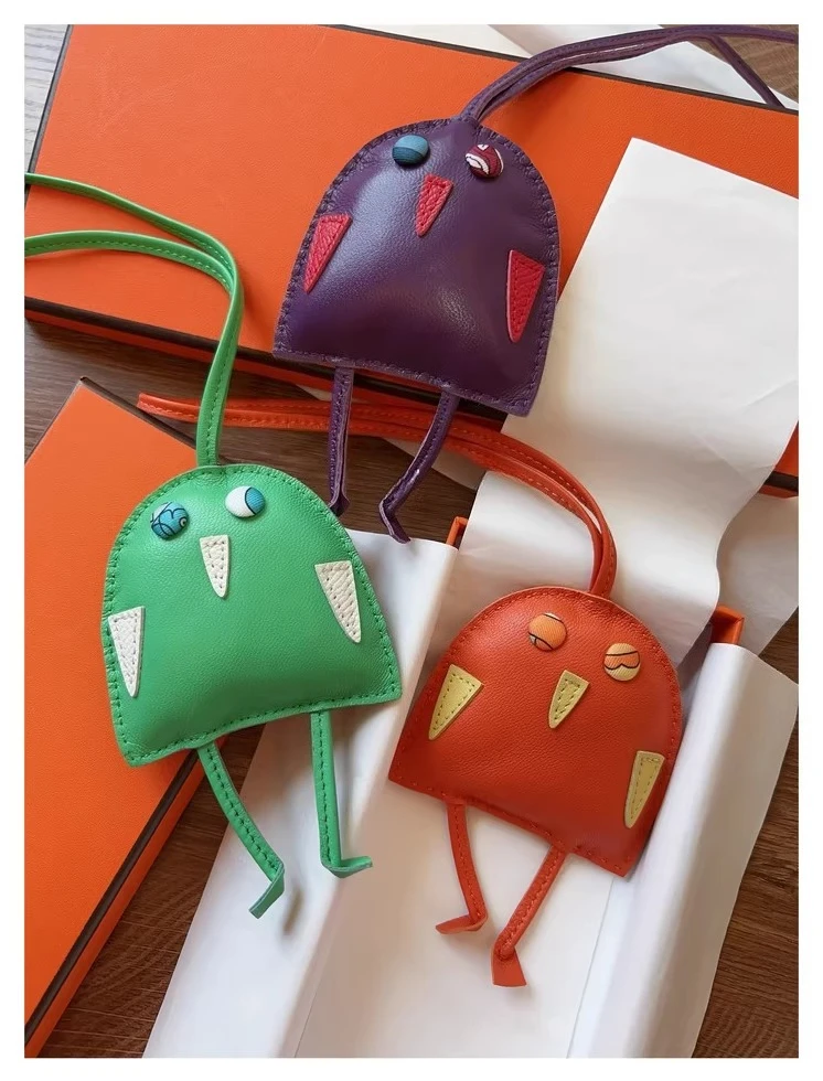 porte-cles-mignon-en-peau-de-mouton-brode-a-la-main-breloque-de-sac-de-niche-pendentif-de-voiture-pendentif-tendance-et-original-pour-la-mode