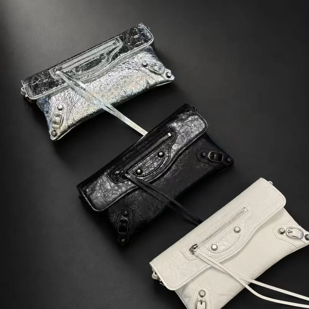 

2026 New Model Spice Girl Locomotive Wind Chain Small Square Bag Genuine Leather Messenger Texture Unique Fashion Clutch Bag