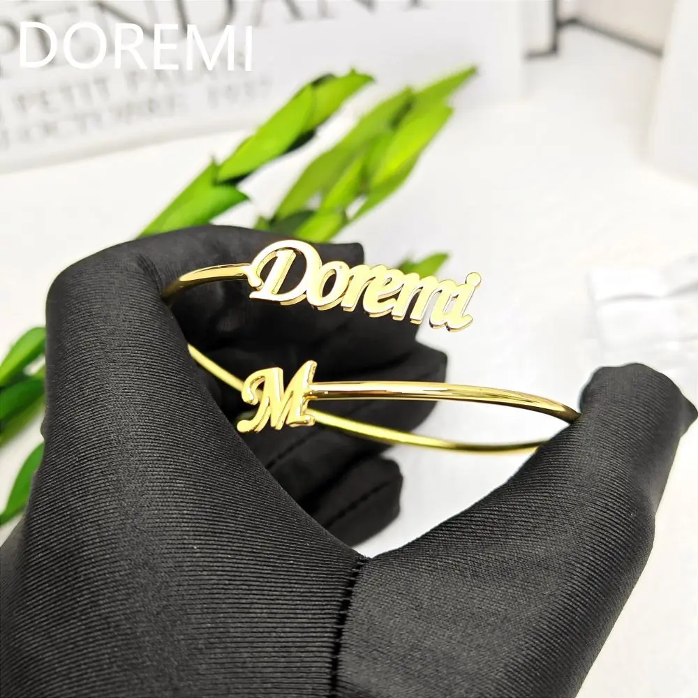 Bransoletka Lateefah z spiralnymi literami na zamówienie, podwójna bransoletka z inicjałami, złota biżuteria z imieniem dla kobiet