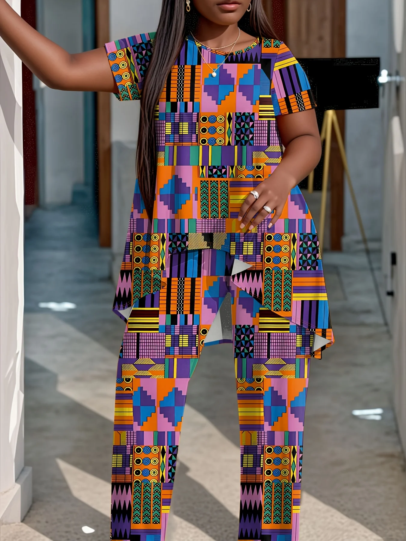 

Американский модный многоцветный костюм больших размеров с геометрическим принтом, короткий спереди и длинный сзади - топ с короткими рукавами и круглым вырезом, асимметричный