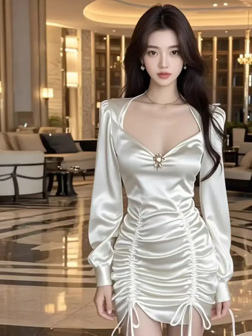 ฤดูใบไม้ผลิภาษาฝรั่งเศสคําElegantเซ็กซี่Vคอจีบซาติน 2000S Party Dress 2025 ใหม่เกาหลีแฟชั่นหรูหราชุดสั้นผู้หญิง