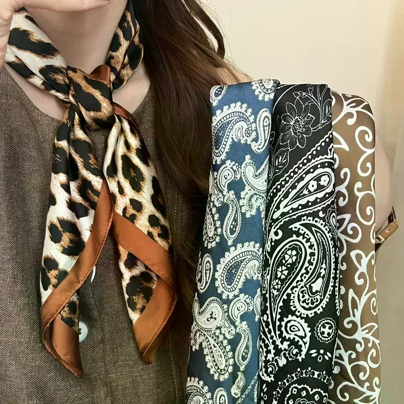 

Women Satin Square Scarf Vintage Print Neck Scarf Lightweight Breathable Hair Bandana For Daily Wear Office Travel