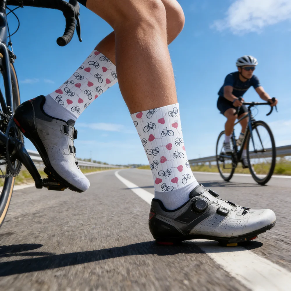 

Летние нескользящие велосипедные носки с дышащим силиконовым покрытием, аэродинамический дизайн для комфортной езды на велосипеде
