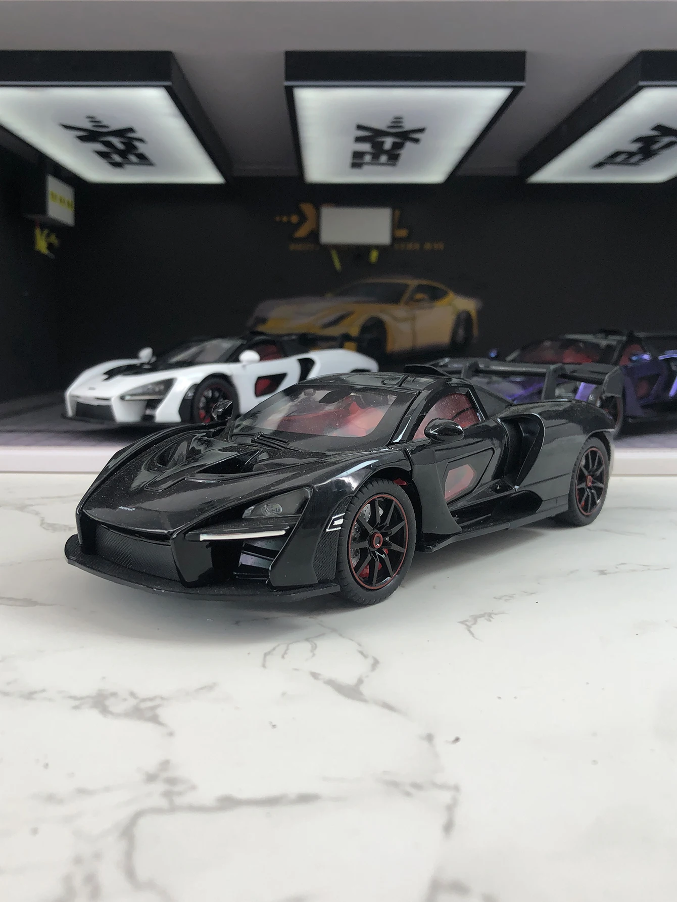 

1:24 имитация модели суперкара из цинкового сплава, статическое украшение, металлический коллекционный подарочный автомобиль