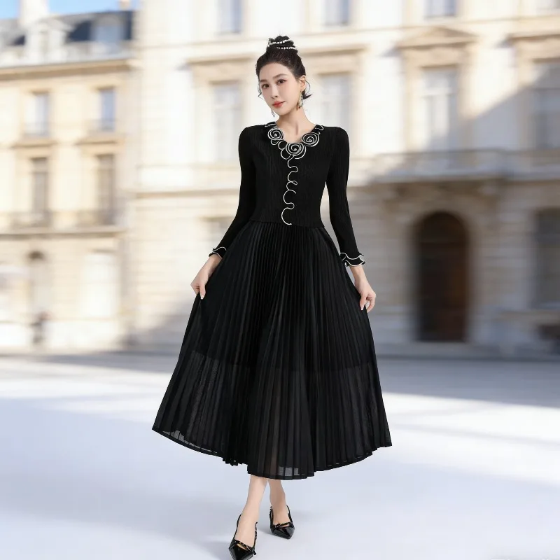 

Miyake Pleated Dress 2026 New Fashion V-neck Wooden Earring Splicing Pleated Long-sleeved V-neck Women's Stretchy Long Dresses