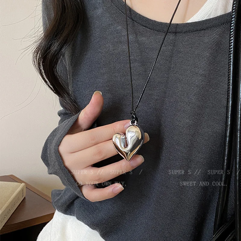 Red Heart Pendant Necklace Vintage 80s Aesthetic Love Inspired Choker New Fashion Romantic Heart Necklace for Women