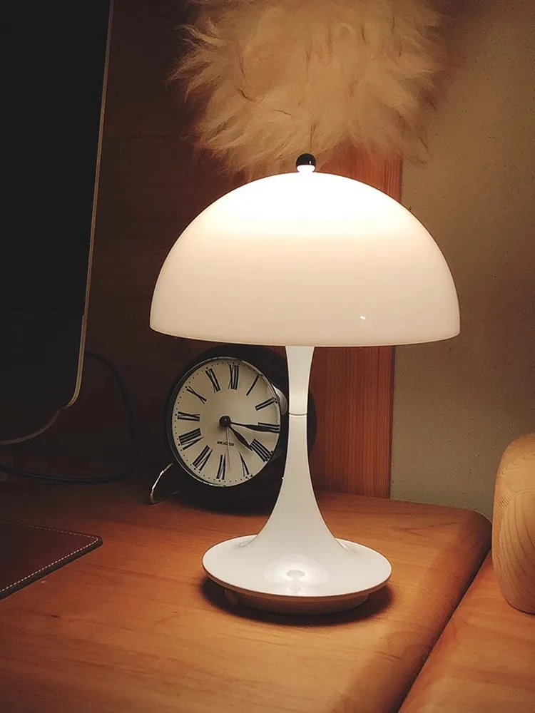 

Creative Mushroom Table Lamp Bedroom Bedside Lamps Modern Minimalist Home Decor Desk light Office Study Reading Lighting Fixture