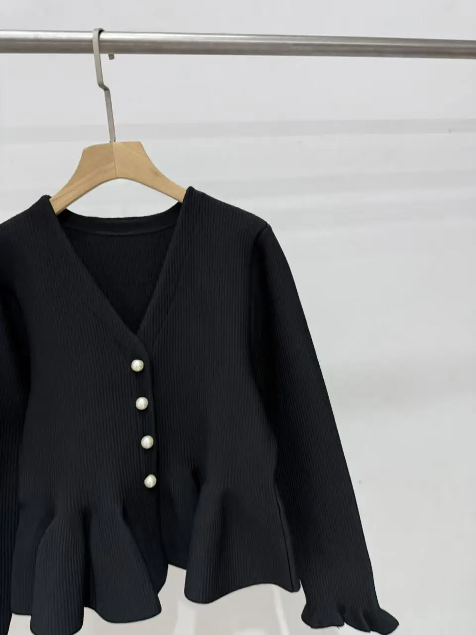 

2026 Early Spring Ruffles Hem Women's Black Knitted Cardigan V-Neck Pearl Decoration Waist Cinching Female Long Sleeve Sweater