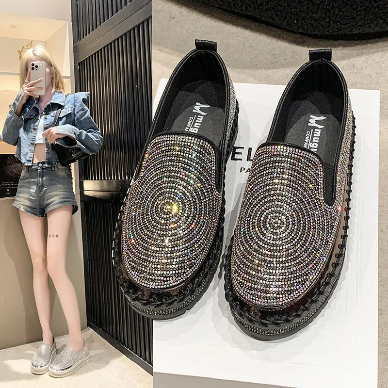 Sepatu kets Slip-on wanita, sneaker kasual warna polos PU dengan bulu datar Modis 2024