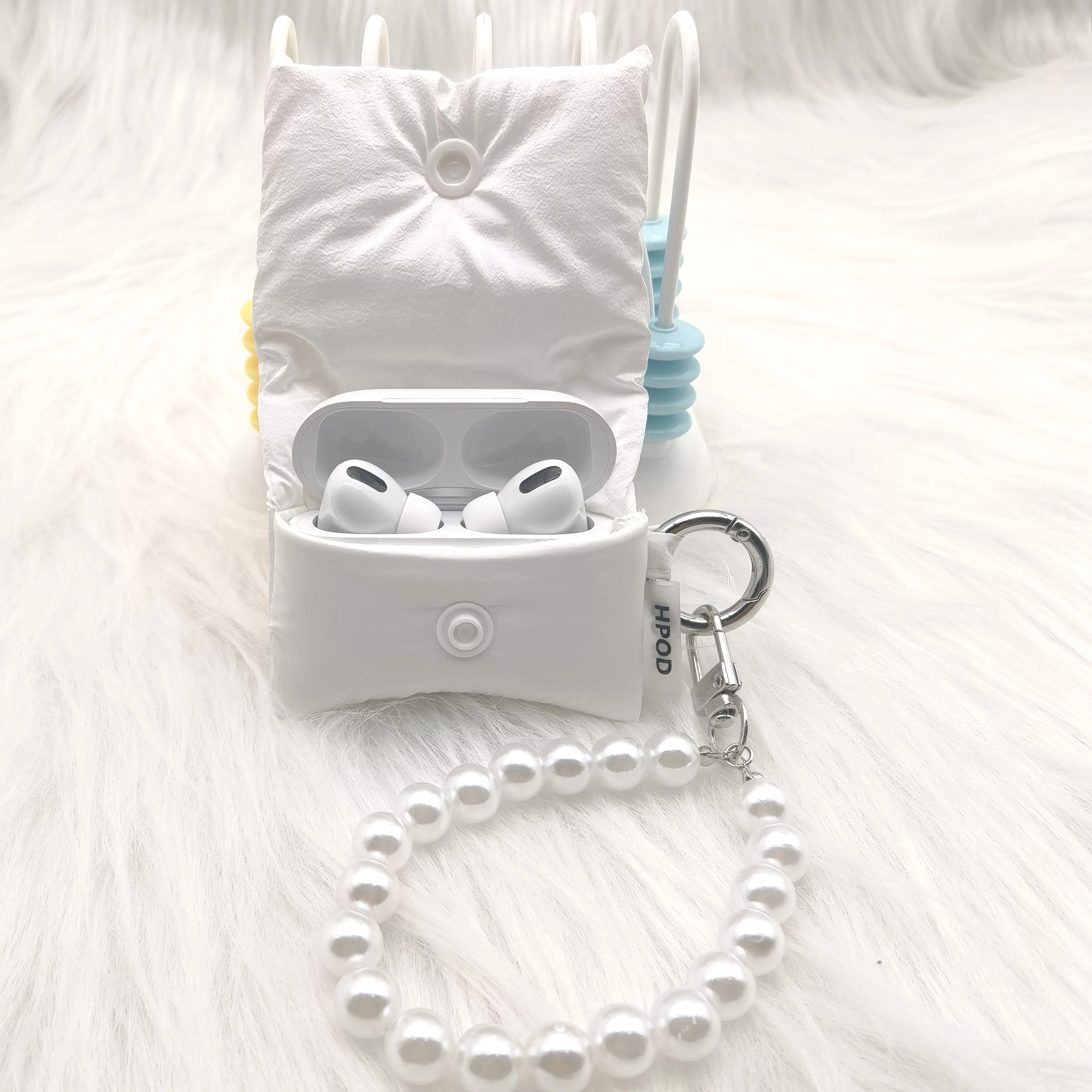 

Fashion Down Cotton Puffer AirPods Case for AirPods 3/4/Pro, Cute Soft Earbuds Cover Bag with White Pearl Bracelet