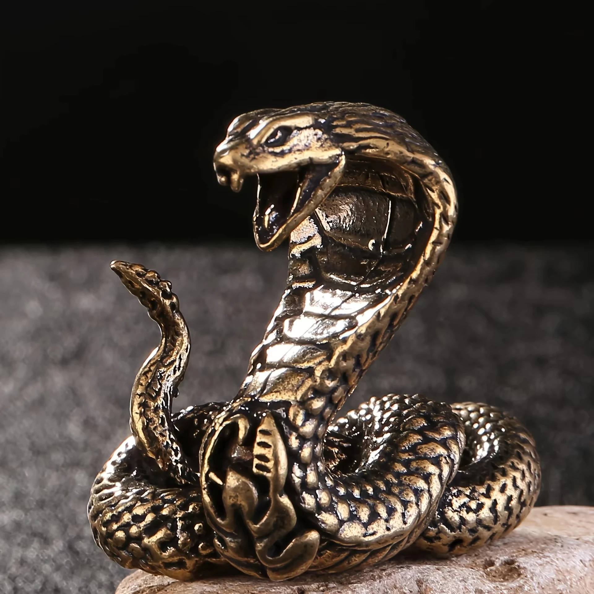 Solid Brass Snake Year Tea Pet Cobra Table Ornaments, Antique Zodiac Animal Hand Toy Pieces, Office Desk Decoration Crafts