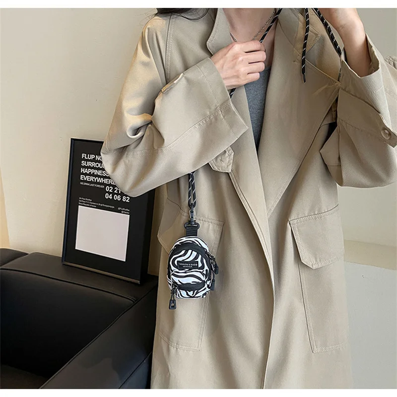 ミニ小銭入れ男性女性カップルクロスボディバッグポータブル財布イヤホンキーショルダーバッグヒップホップカジュアルオールマッチ最新