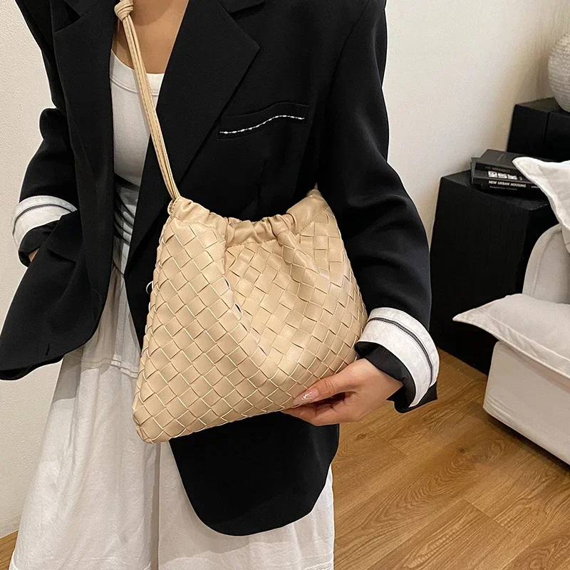 

Fashion Women's Elegant Leather Shoulder Bag Luxury Designer Crossbody Handbag Classic Tote For Stylish Lifestyle