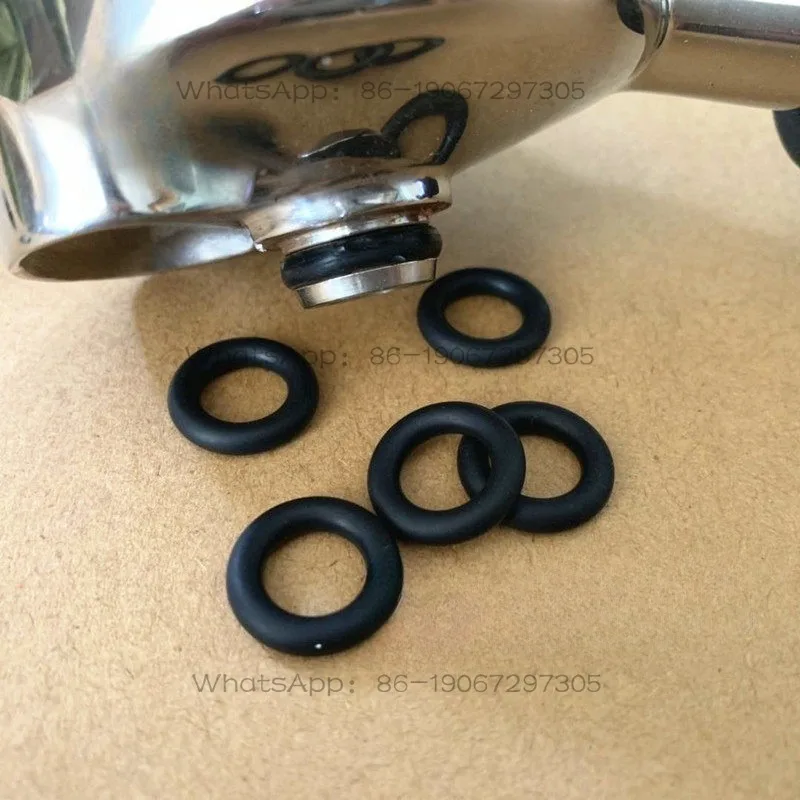 Semi-automatic coffee machine shunts the handle out of the mouth sealing ring