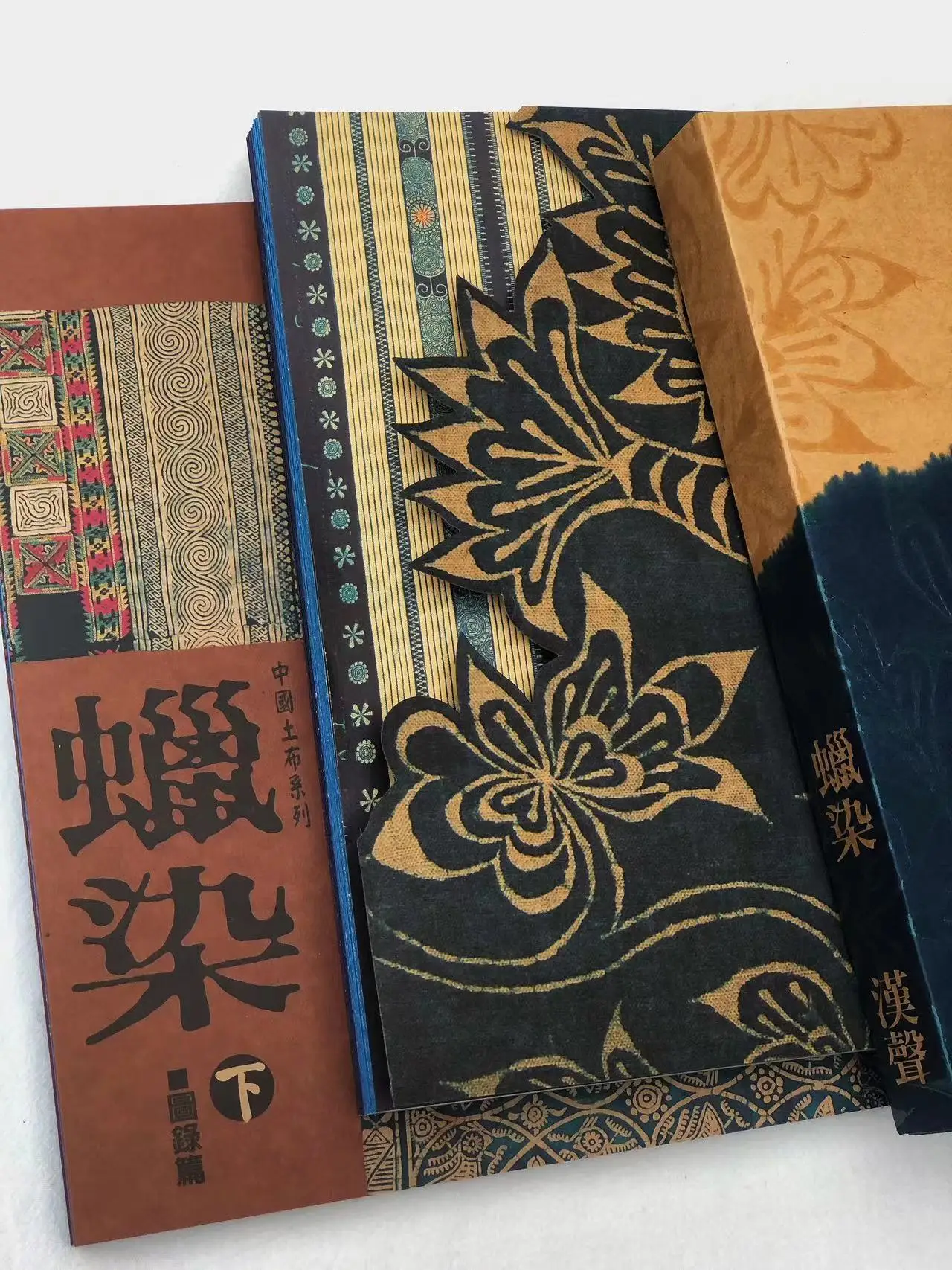 Chinese Batik Wax Dyeing- An In-Depth Exploration of Traditional Wax Dye Techniques 2-Volume Set