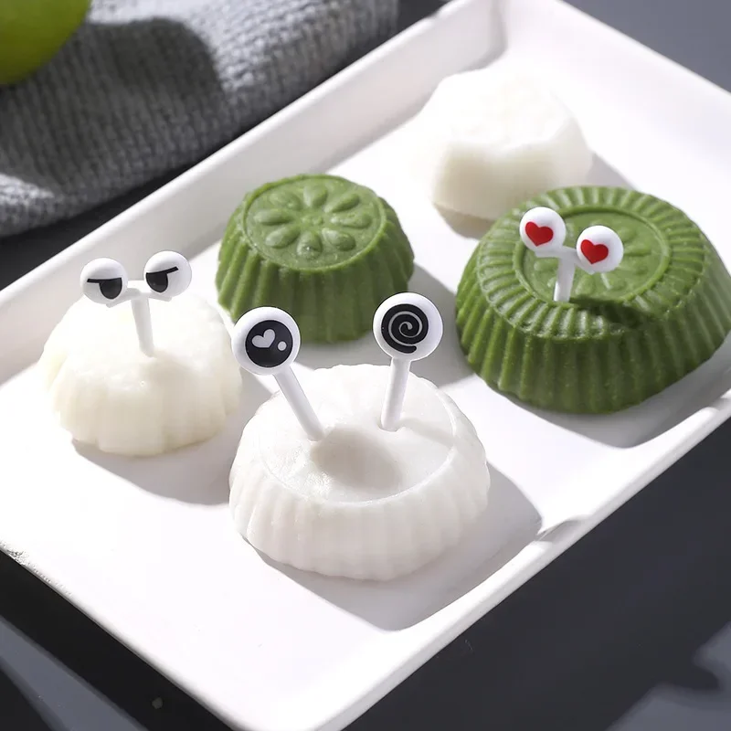 10Pcs/Set Mini Skewers Cute Cartoon Eyes Kawaii Lunch Bento Box Food Fruit Picks Fork Sticks Buffet Sandwich Toppers Decor fork