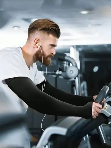 2 sun protection breathable sleeves with exposed fingers and anti shedding silk ice sleeves