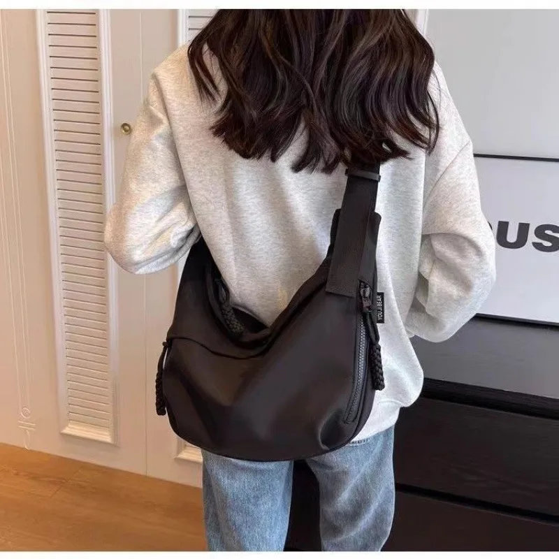 nova-bolsa-transversal-casual-em-formato-de-lua-2026-para-trabalho-e-deslocamento-elegante-grande-capacidade-bolsa-de-ombr