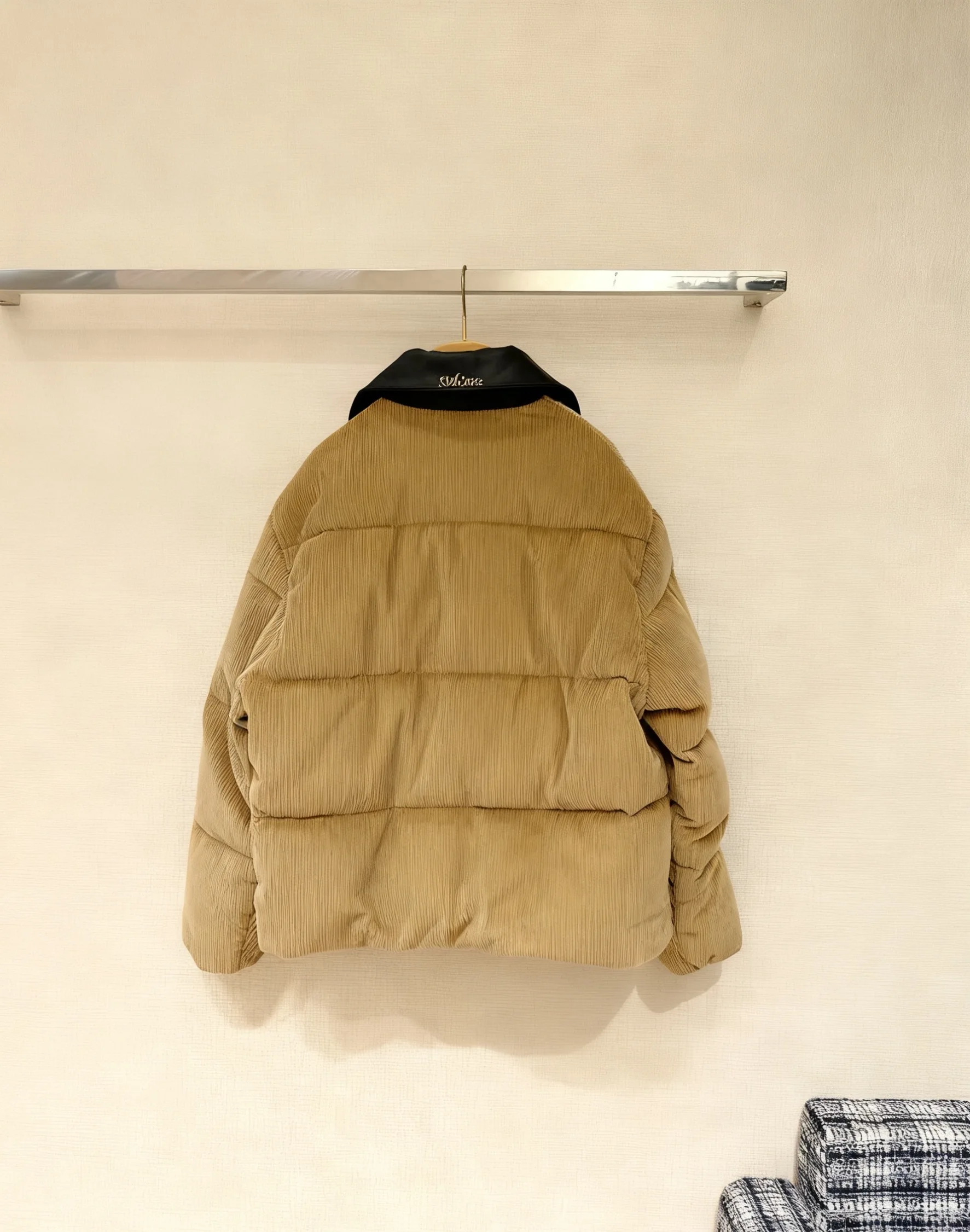 Chaqueta acolchada de pana Beige para mujer, abrigo cálido con cordón en la cintura y cuello de cuero, prendas de vestir informales a la moda, invierno 2025
