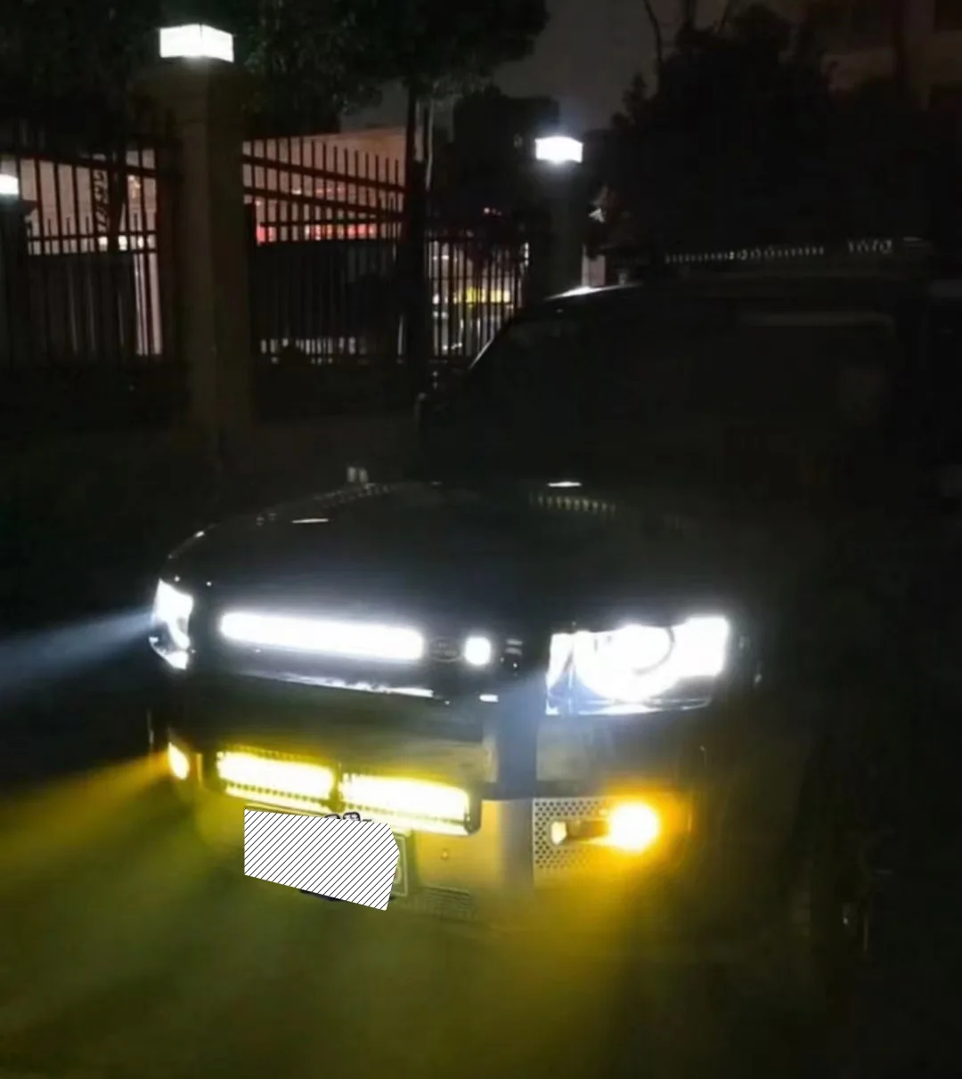 Okrągła tylna lampa tylna LED Części nadwozia Lampa przeciwmgielna LED do Defender 90 110 2020-2025 Części Akcesoria zewnętrzne