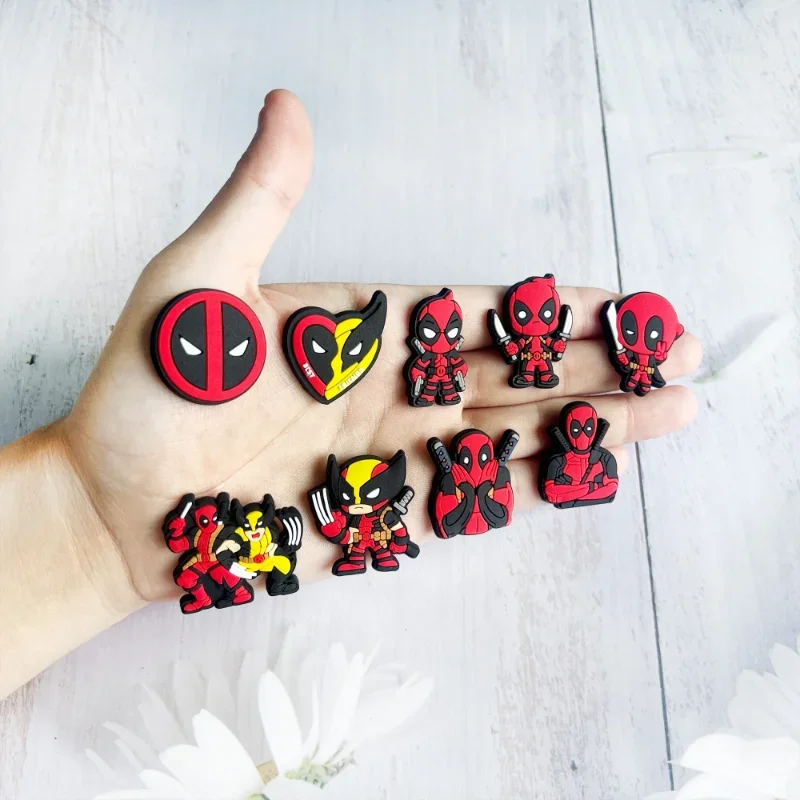 9 adet/takım Marvel Deadpool Karikatür Serisi Anime Ayakkabı Takılar Aksesuarları DIY Ayakkabı Dekorasyon Oyuncak Klasik Takunya Çocuklar için