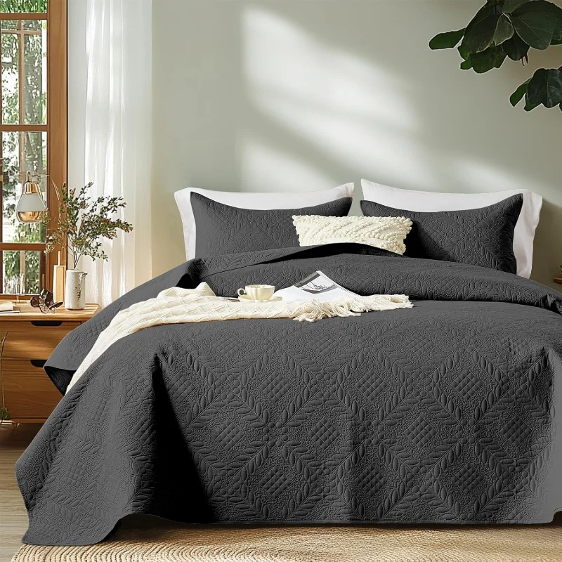 

King Quilt Bedding Set,Black Lightweight Microfiber Bedspread,Retro Botanical Floral Leaf and Geometric Grid Pattern Coverlet
