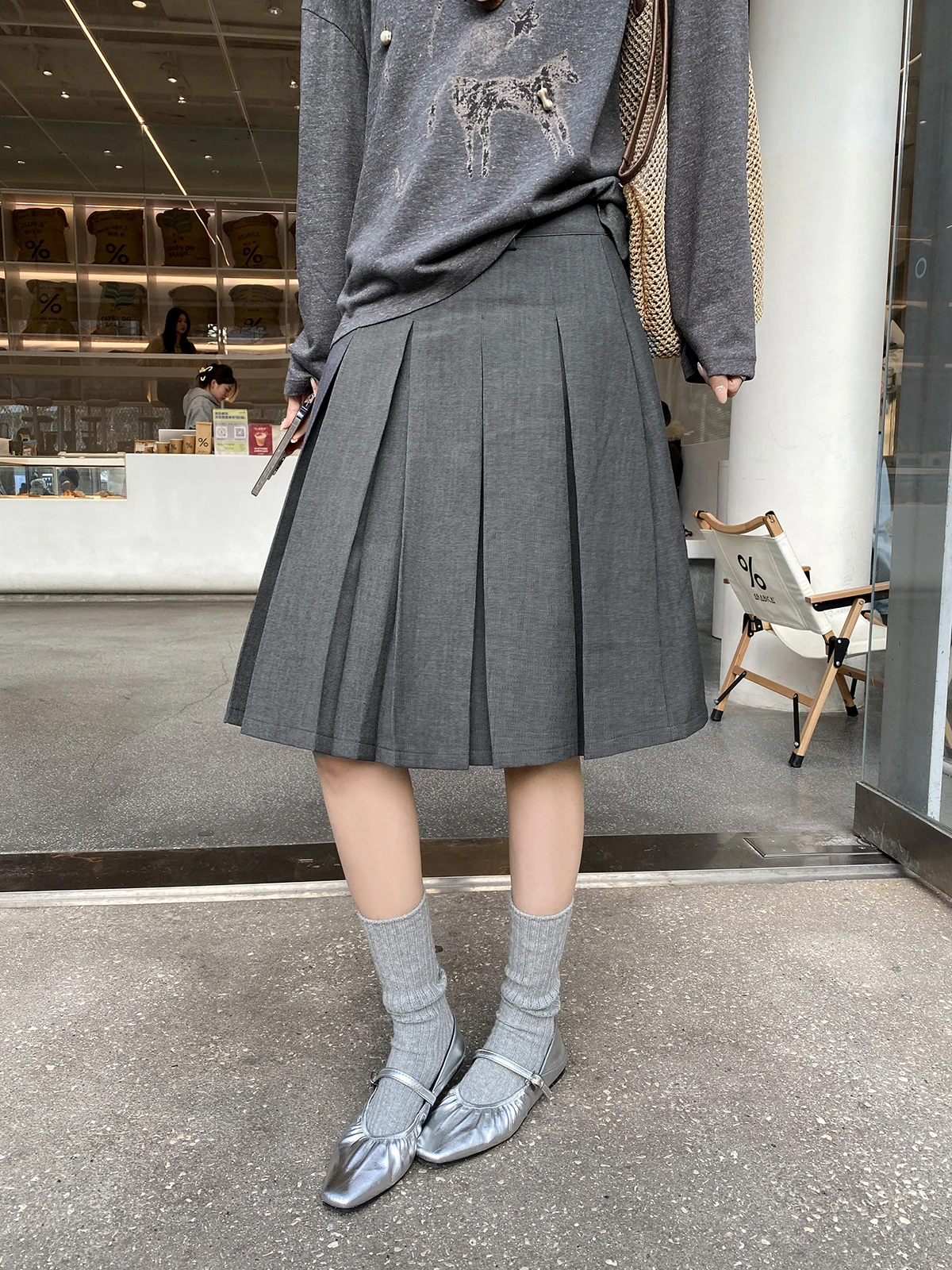 

Юбка-полусолнце FEELROOM Pure Color, плиссированная, А-силуэт, с высокой талией, защита от просвечивания, длина до колена, стройнящий эффект, драпированный стиль