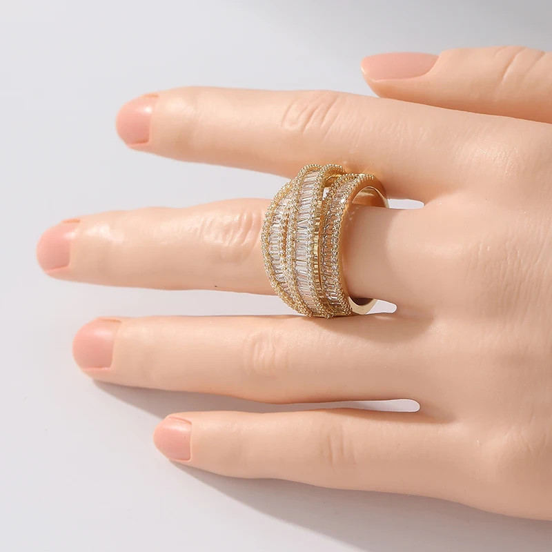 Luxuriöser, mit weißen CZ-Steinen besetzter Damenring, wunderschöne goldfarbene Geometrie, für den täglichen Gebrauch, Partyschmuck, Jubiläumsgeschenk – Detail 4