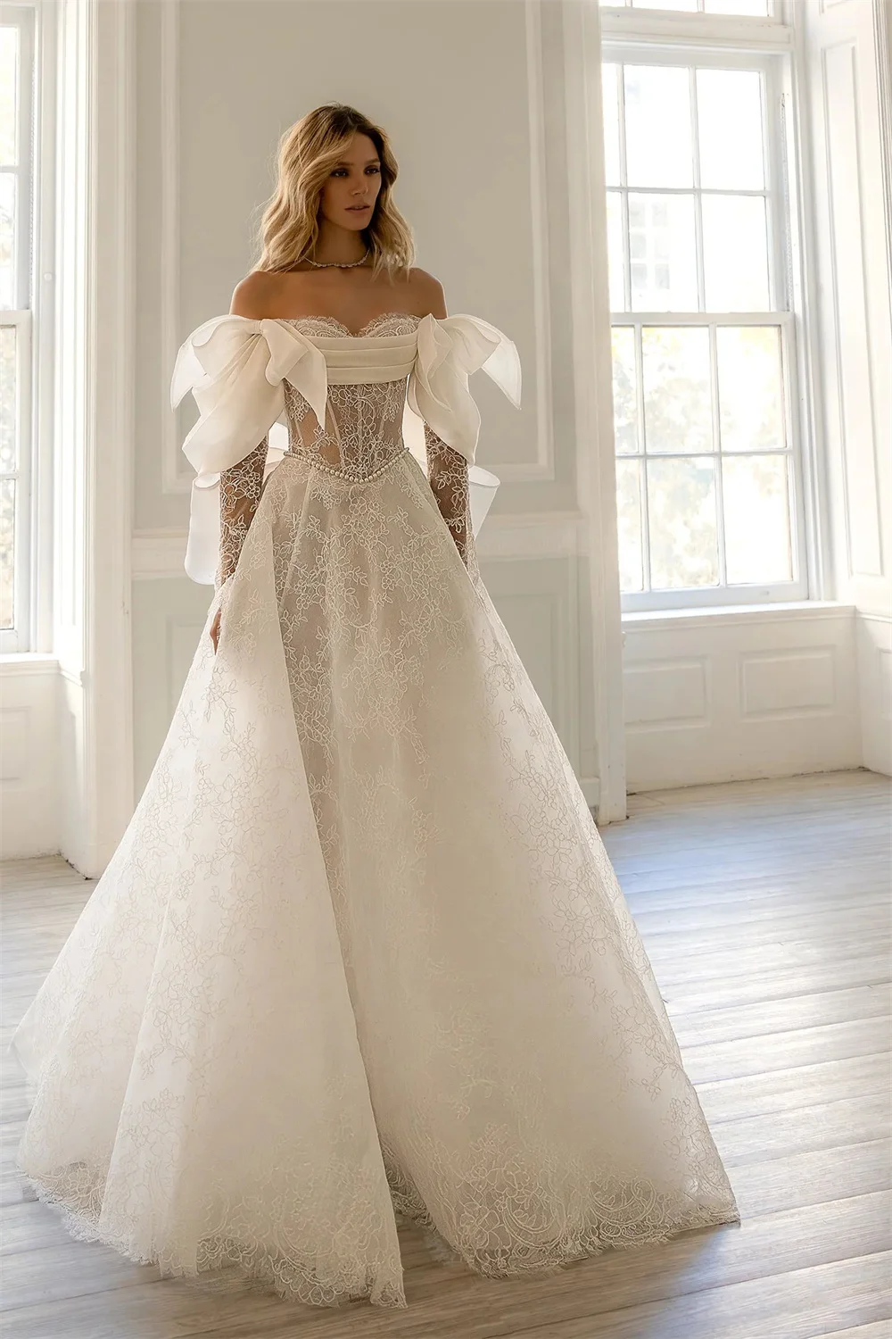 فستان زفاف كيوتو مخصص باللون الأبيض قبالة الكتف من الدانتيل مع فيونكة وأكمام طويلة على شكل حرف a ذيل محكمة للسهرات الرسمية #3