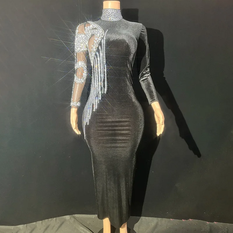 

Low-key Design Workplace Company Annual Meeting Event, Party, Evening Dress Host Master Of Ceremonies Bar Nightclub Band Singing