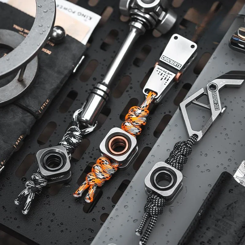 

Arrogant Old Blacksmith Wormhole Pendant EDC Metal Toy Knife Pendant Umbrella Rope DIY Metal Pendant