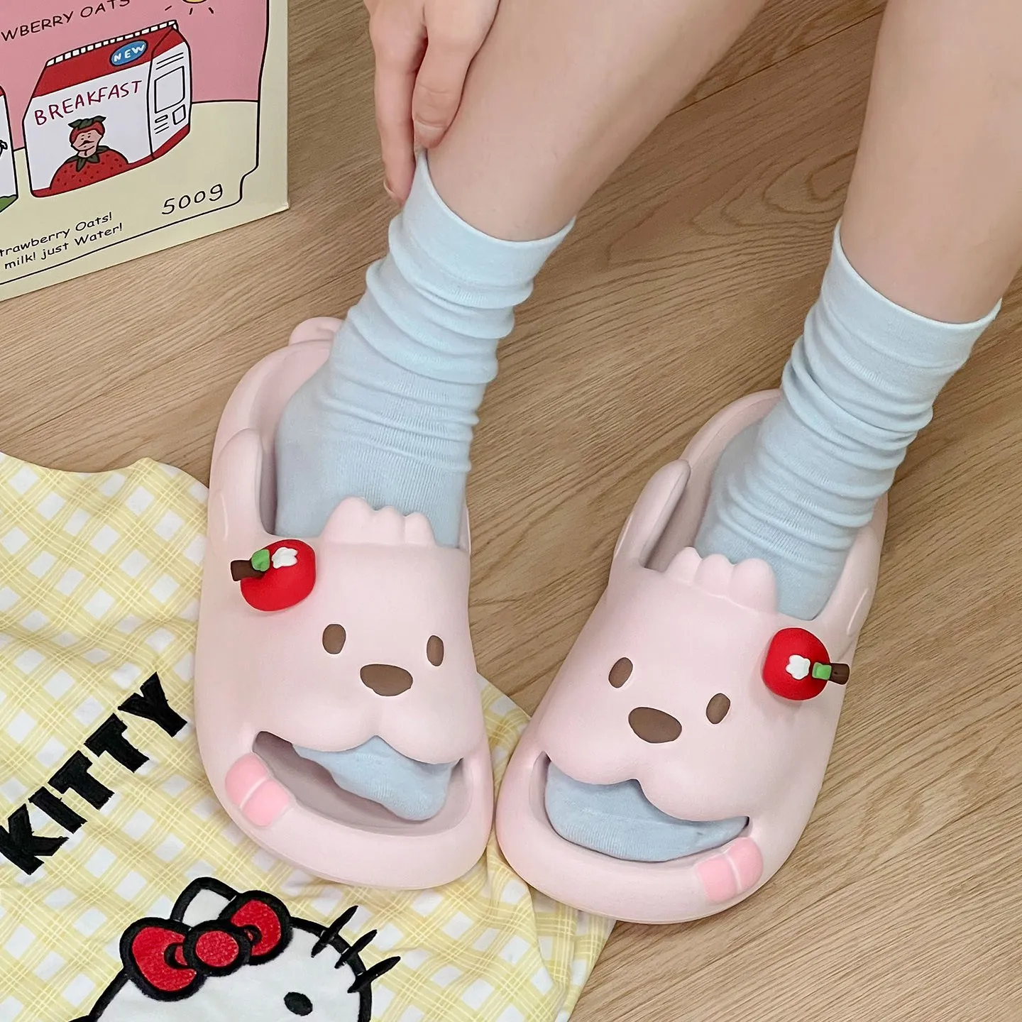 

Новые женские домашние тапочки 2026 года: весенне-летняя коллекция, милые мультяшные 3D-фигурки фруктов и медведей, модные, дышащие, с нескользящей подошвой