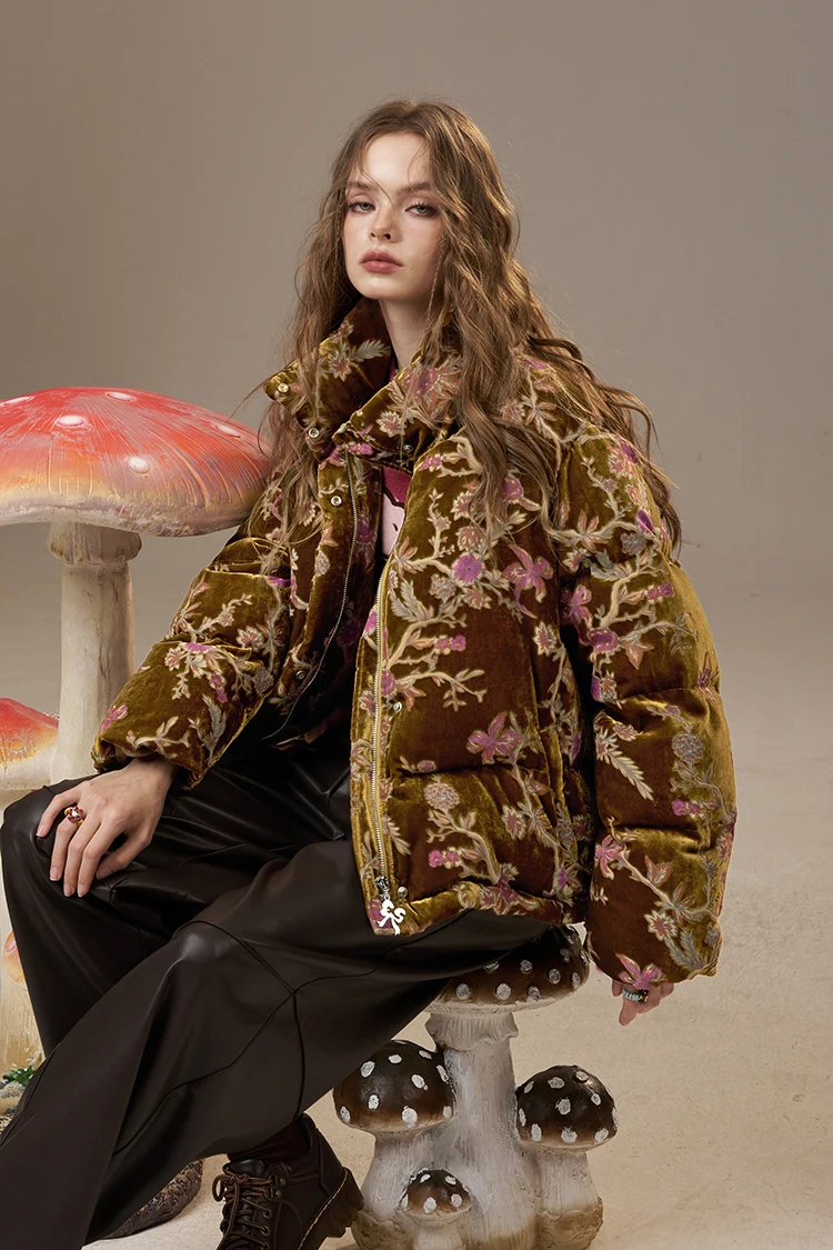 ELFSACK 2025 Women's Winter Down Jacket, Retro Floral Embroidery Stand Collar Puffer Coat, Romantic Thick Warm Padded Top