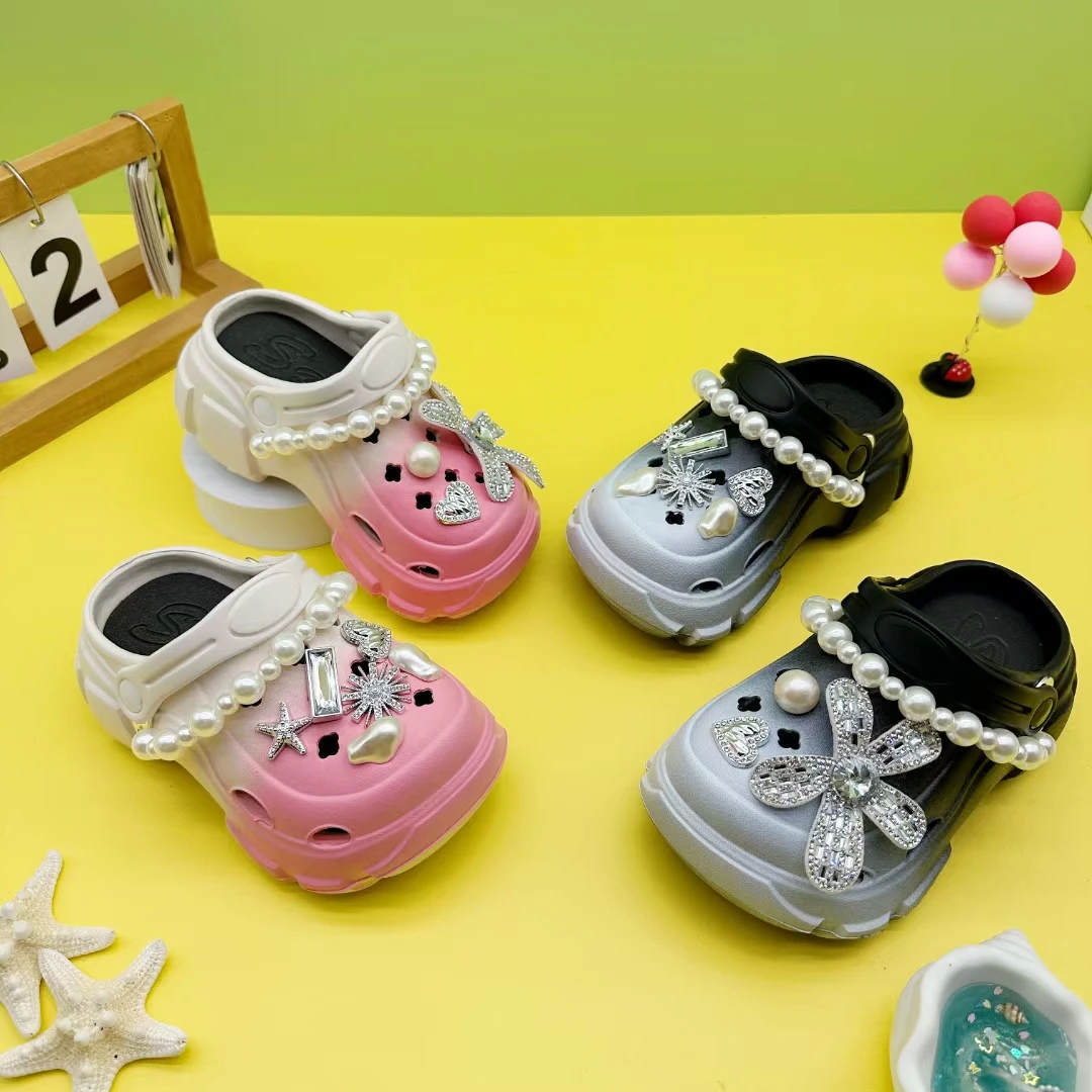 Cute and Versatile Parent-Child Slippers for Boys and Girls, New Cartoon Pearl Chain Crystal Flower Clogs, Soft-Soled Non-Slip Closed-Toe Sandals 606