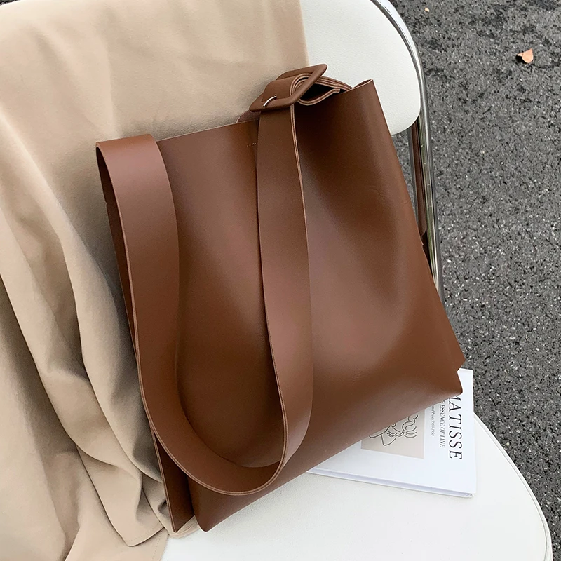 Tote Bag Women\'s Retro Soft Leather Underarm Bags 2023 New Autumn Winter Large Capacity Commute Bucket Shoulder Bags Trend