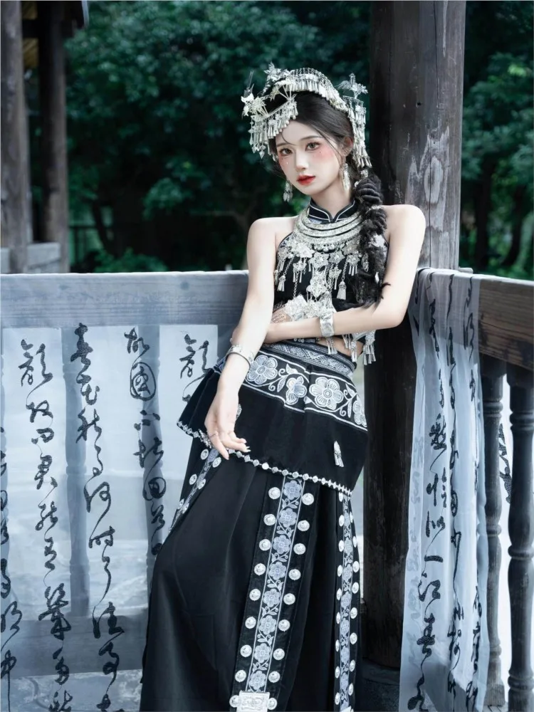 

Новые стили этнических женских Cheongsam и костюмов для экзотической фотографии путешествий.