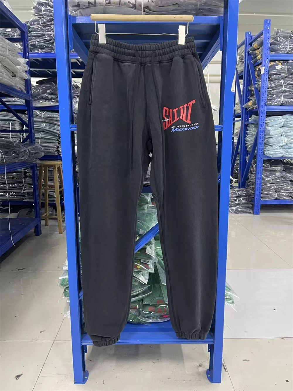 

Осень-зима 2025 новые мужские узкие брюки винтажные с буквенным принтом высокого качества с круглым вырезом большие повседневные спортивные брюки