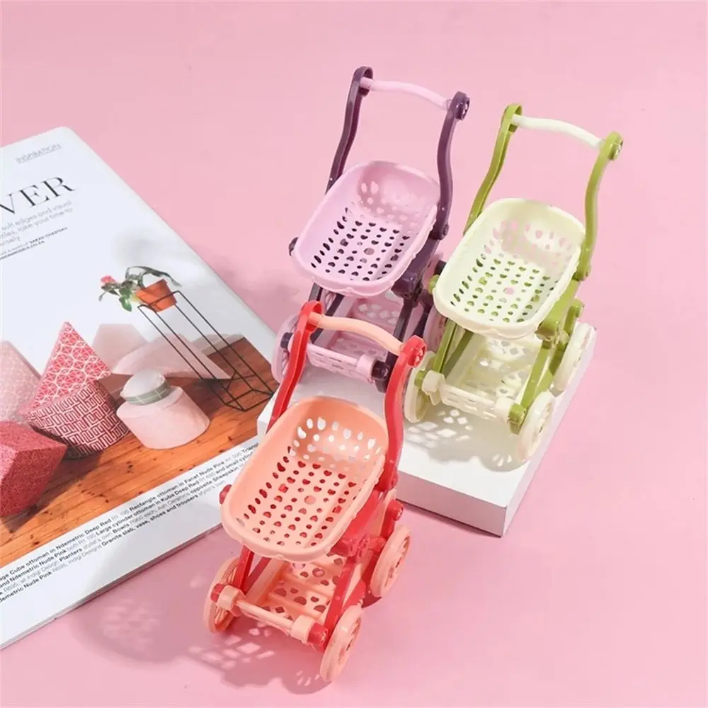 おもちゃのショッピングカートスーパーマーケットショッピングバスケットドールハウスアクセサリードールハウス家具スーパーマーケット手押し車トロリー